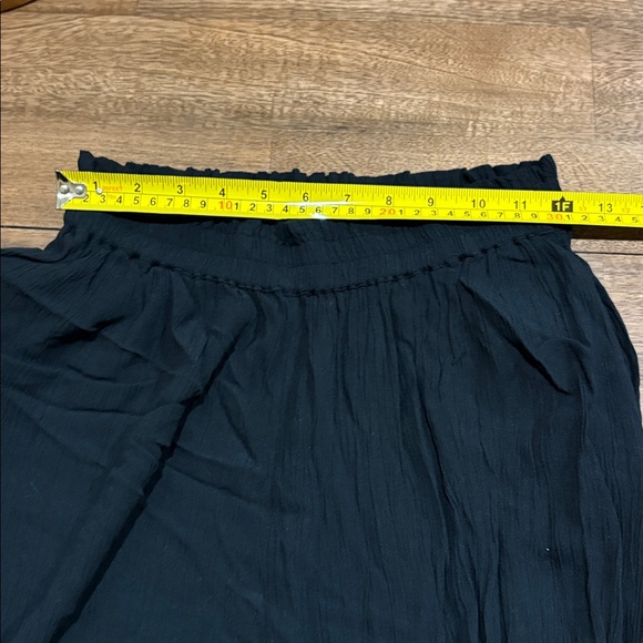 Gauzy Pants - Medium. Black. Lace trim at bottom. American Eagle - Picture 5 of 8